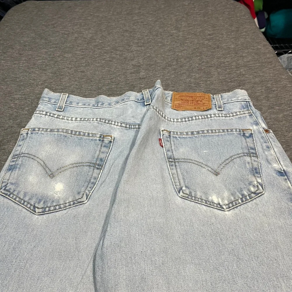 Vintage Levis 550 Relaxed Fit Light Wash Denim Jeans Mens 36x32 Blue
